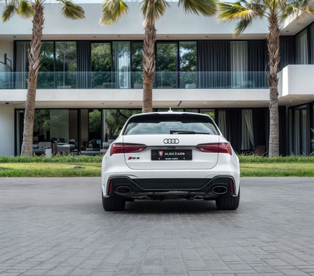 Bianca Audi RS6 Performance 2025
