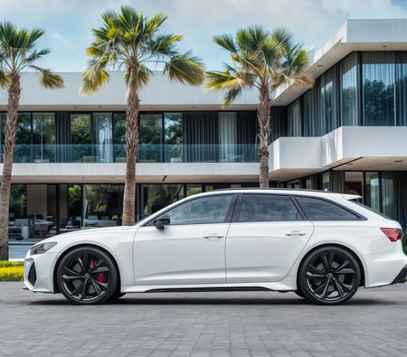 Bianca Audi RS6 Performance 2025