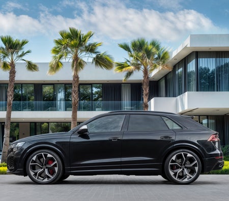 Black Audi RS Q8 2023