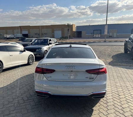 Beyaz Audi A5 2023