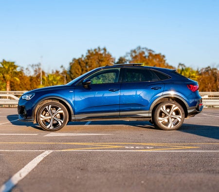 Noir Audi Q3 2023
