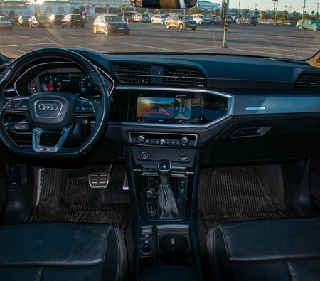 Noir Audi Q3 2023