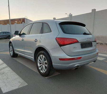 Silver Audi Q5 2015