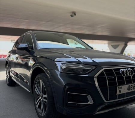 黑色的 奥迪 Q5 2024年