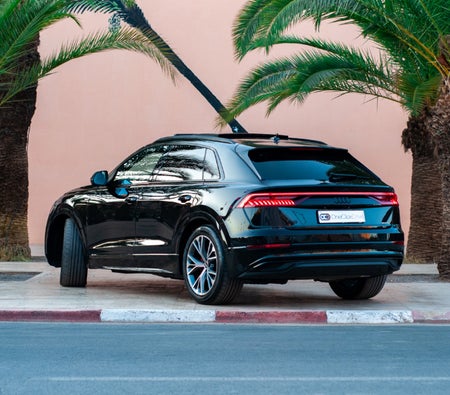 Siyah Audi Q8 S Line Kiti 2023