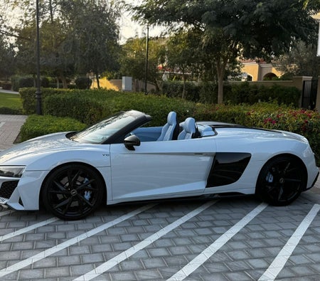 White Audi R8 2022