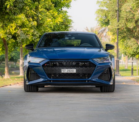 Голубой Audi RS7 2023 год