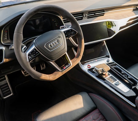 Голубой Audi RS7 2023 год Голубой Audi RS7 2023 год