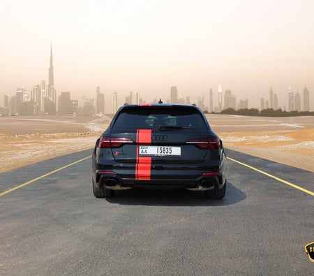 Noir Audi RS4 Competition 2025