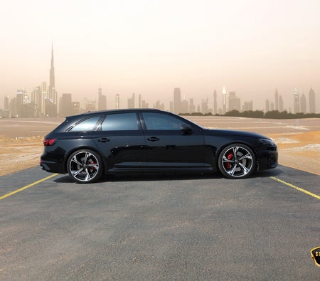 Audi RS4 Competition 2025, photo 3 of 4