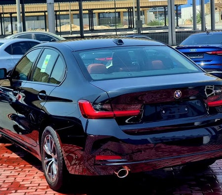 Black BMW 318i 2025