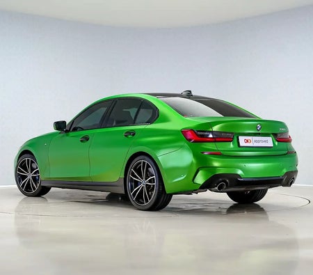 Grün BMW 330i M Sport 2021