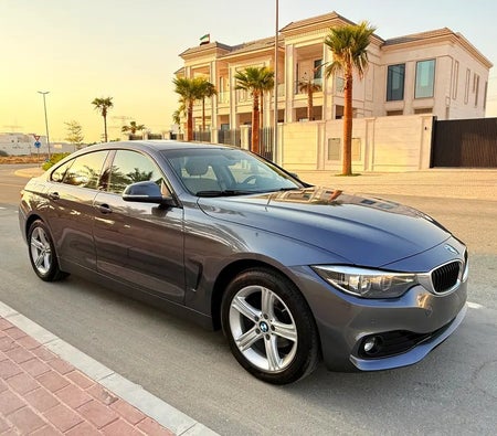 Grau BMW 420i 2019