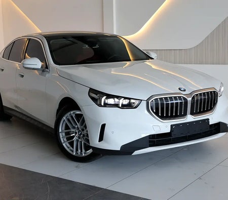 BMW 520i 2026, photo 2 of 4