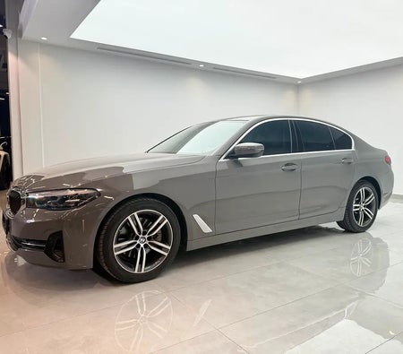 BMW 520i 2021, photo 2 of 4