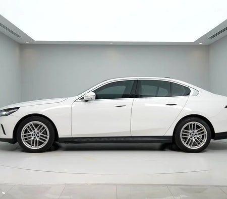 BMW 520i 2024, photo 2 of 4