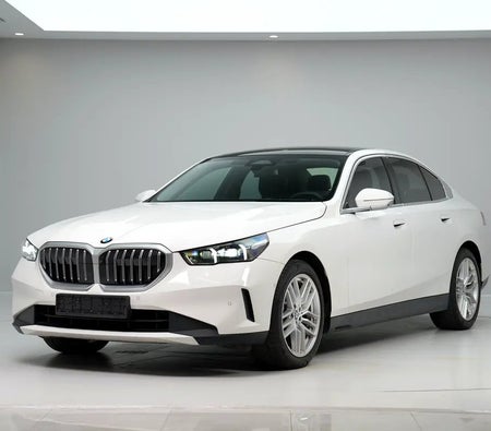 BMW 520i 2024, photo 1 of 4