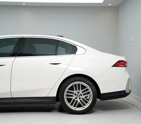 BMW 520i 2024, photo 4 of 4