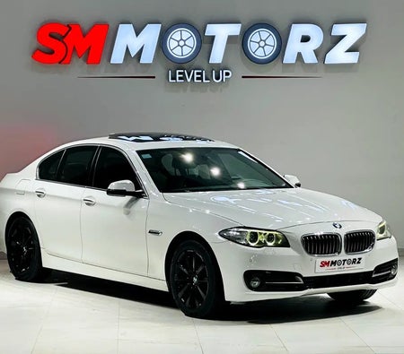 Blanc BMW 528i 2015