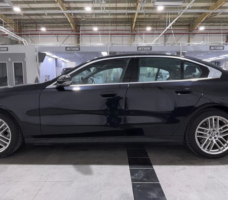 Schwarz BMW 520i EXCELLENCE 2024