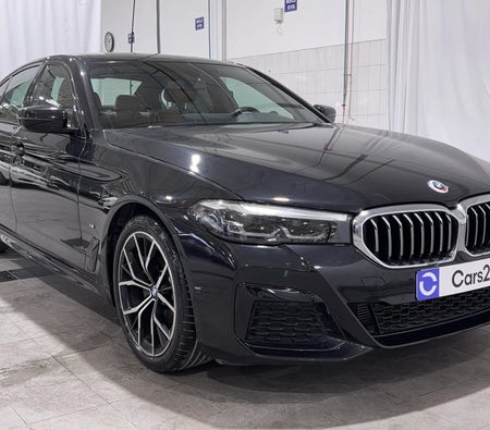 Schwarz BMW 520i M Sport 2023 Schwarz BMW 520i M Sport 2023