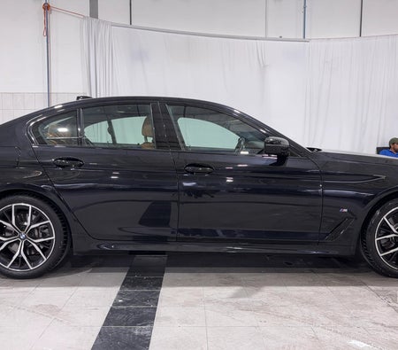 Schwarz BMW 520i M Sport 2023 Schwarz BMW 520i M Sport 2023