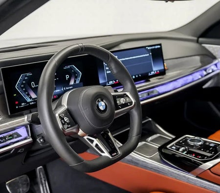 Altın BMW 740Li 2023 Altın BMW 740Li 2023