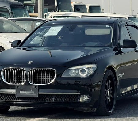 BMW 750i 2010, photo 2 of 4