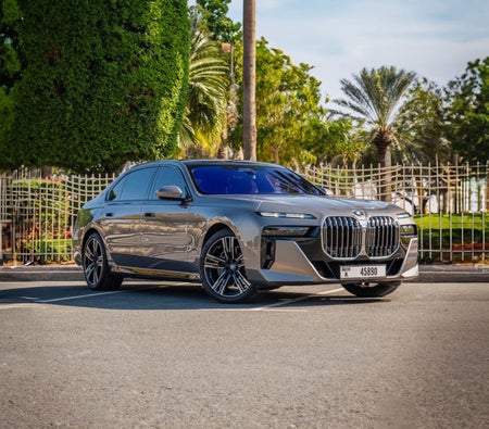 Темно-серый BMW 740Li M Kit 2024 год Темно-серый BMW 740Li M Kit 2024 год