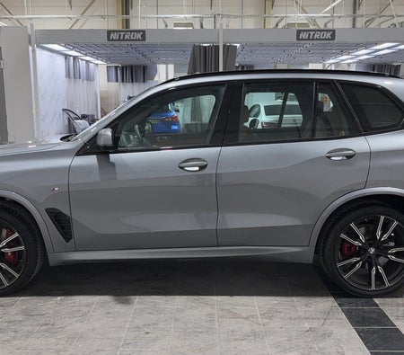 Gray BMW X5 xDrive40i M Sport 2025 Gray BMW X5 xDrive40i M Sport 2025