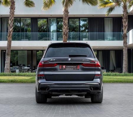 gris BMW X7 2022