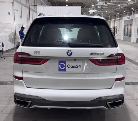 White BMW X7 M50i 2022