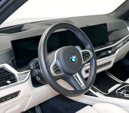 Blau BMW X7 M60i xDrive 2025