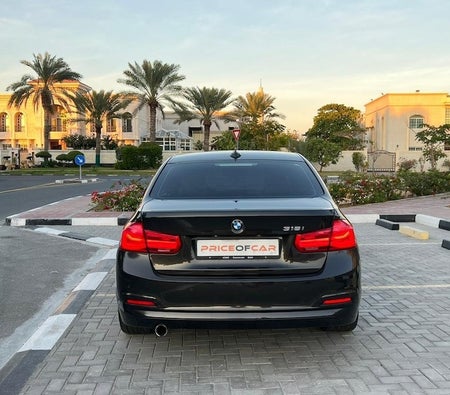 BMW 318i 2016, photo 2 of 4