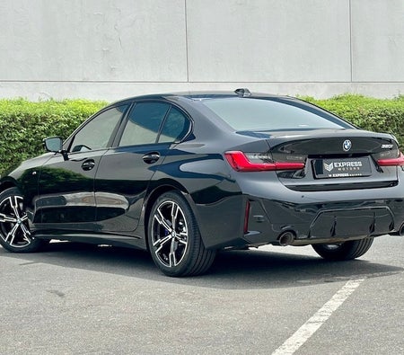 BMW 320i 2023, photo 2 of 4