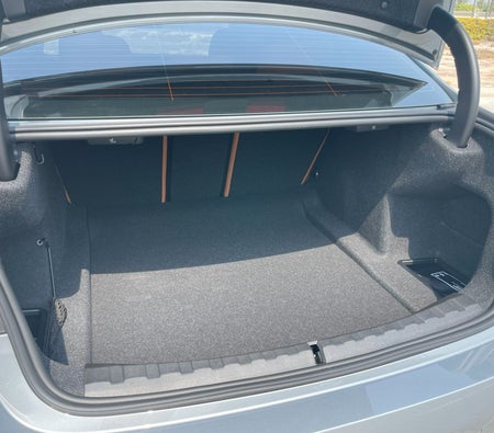 BMW 318i 2025