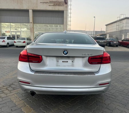 BMW 320i 2018, photo 4 of 4