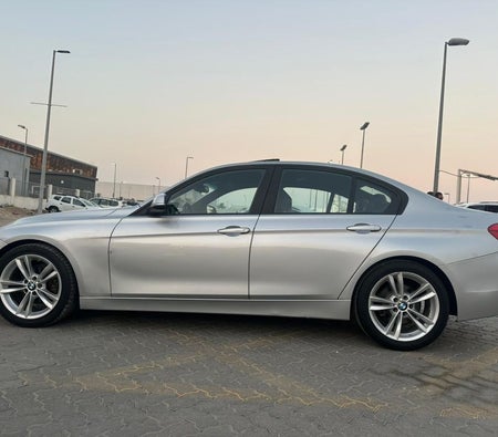BMW 320i 2018, photo 3 of 4