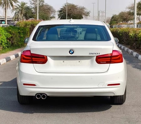 Bianca BMW 320i 2018