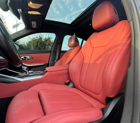 Черный BMW 330i 2021 год