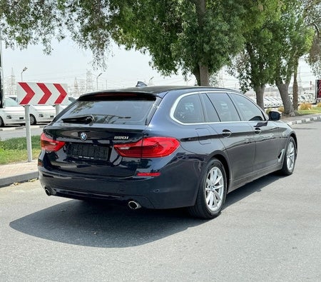 Blau BMW 520i 2019
