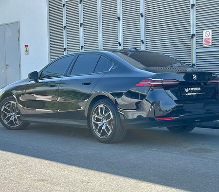 BMW 520i 2024, photo 2 of 4