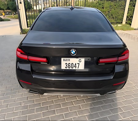أسود بي إم دبليو  520 آي إم سبورت 2023