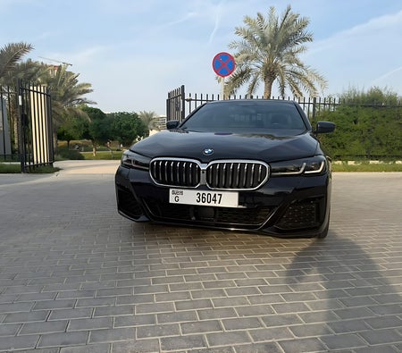 أسود بي إم دبليو 520 آي إم سبورت 2023 أسود بي إم دبليو 520 آي إم سبورت 2023