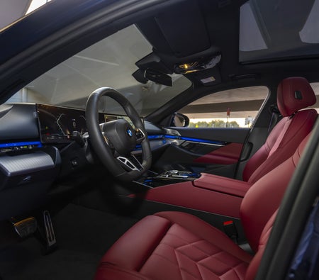 BMW 520i 2025, photo 2 of 4