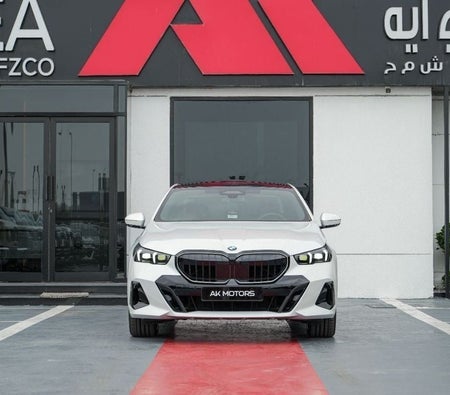 BMW 530i 2026, photo 2 of 4