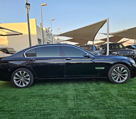 Black BMW 730Li 2015