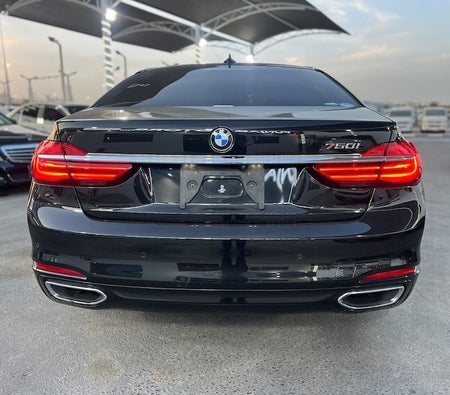 Black BMW 750i 2016