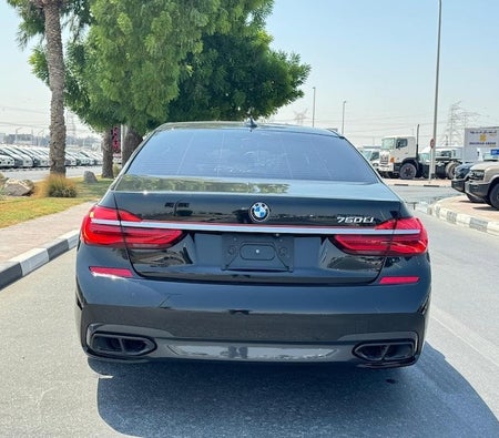 Black BMW 750Li 2016