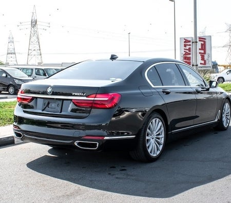 BMW 750Li 2017, photo 2 of 4
